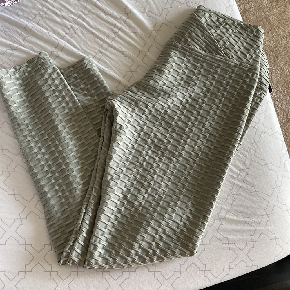 *NEW* leggings